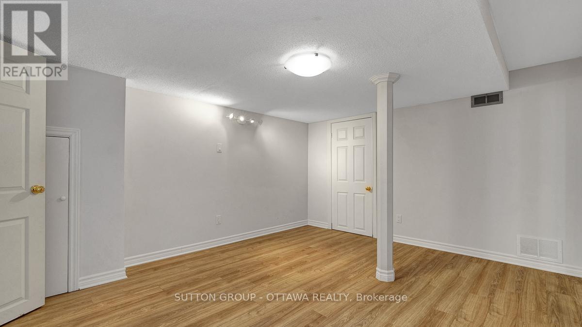 38 BEAVER RIDGE, Ottawa, Ontario, K2E6C7 — Photo 40