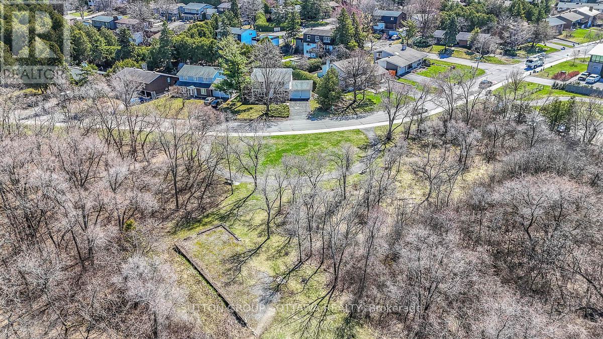 38 BEAVER RIDGE, Ottawa, Ontario, K2E6C7 — Photo 6