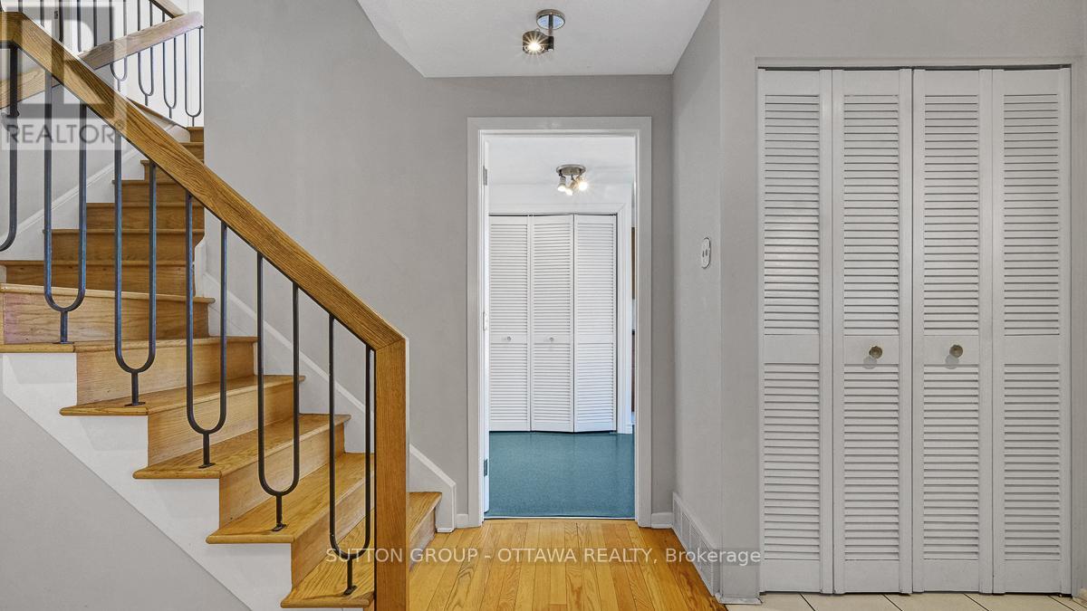 38 BEAVER RIDGE, Ottawa, Ontario, K2E6C7 — Photo 9