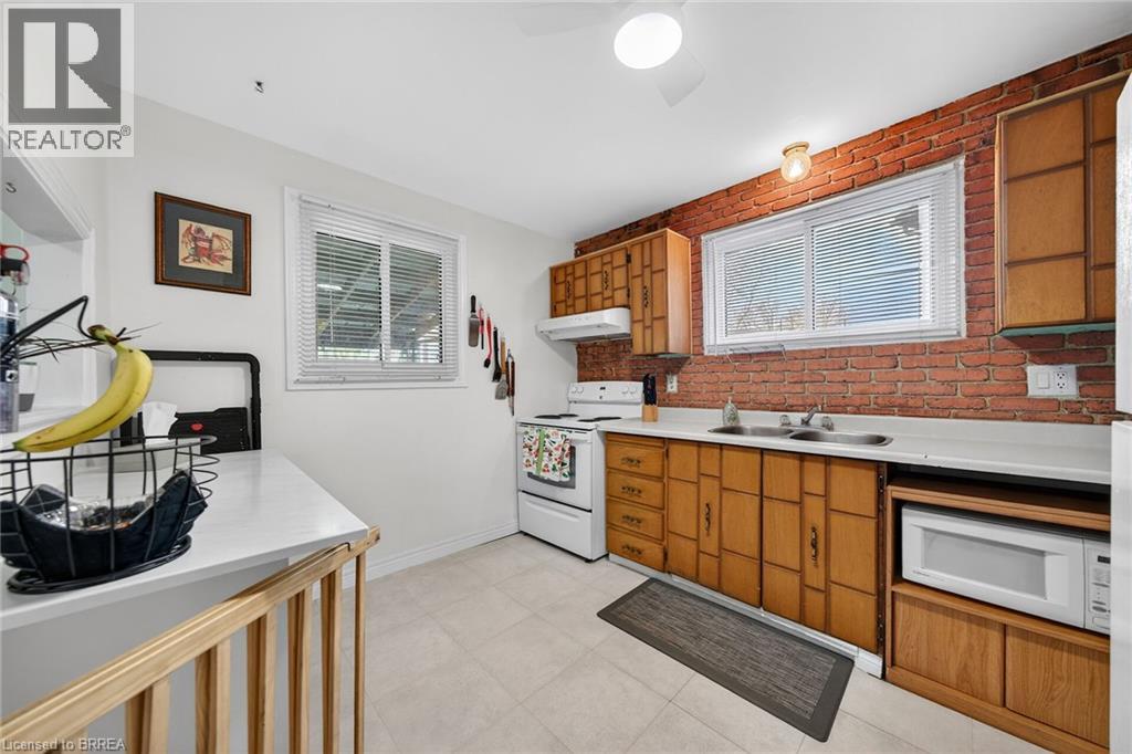 34 ENFIELD Crescent, Brantford, Ontario, N3P1B2 — Photo 10