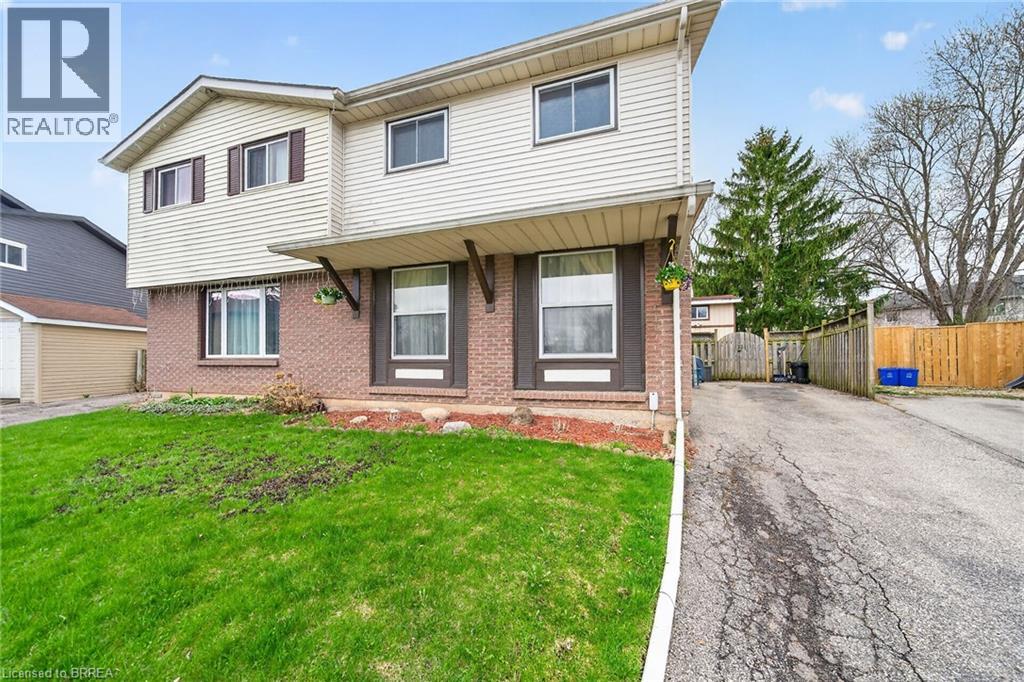 34 ENFIELD Crescent, Brantford, Ontario, N3P1B2 — Photo 2