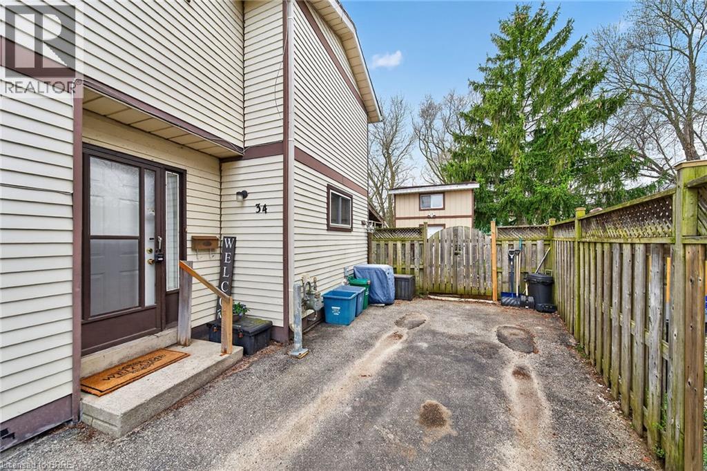 34 ENFIELD Crescent, Brantford, Ontario, N3P1B2 — Photo 3