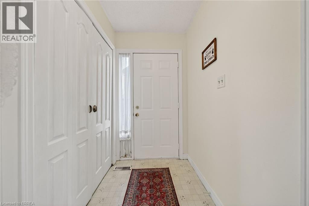 34 ENFIELD Crescent, Brantford, Ontario, N3P1B2 — Photo 5
