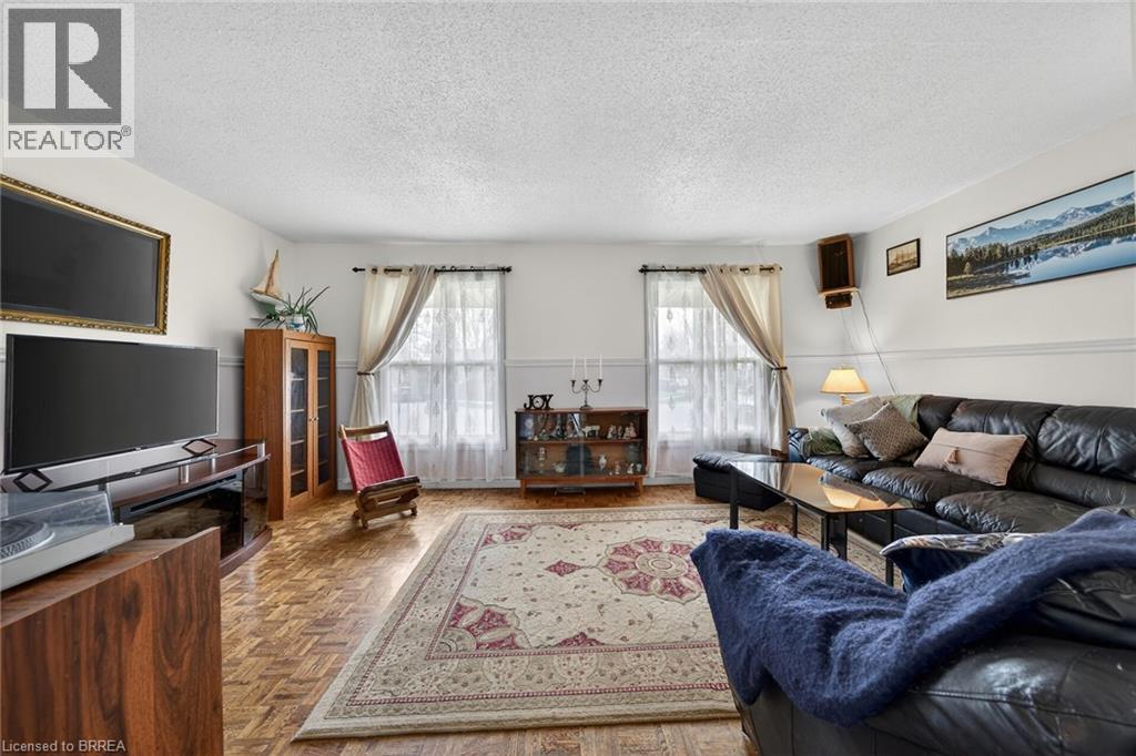34 ENFIELD Crescent, Brantford, Ontario, N3P1B2 — Photo 6