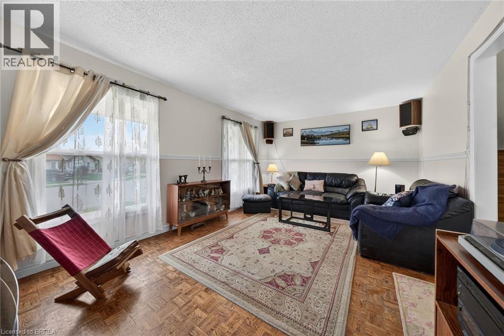 34 ENFIELD Crescent, Brantford, Ontario, N3P1B2 — Photo 7