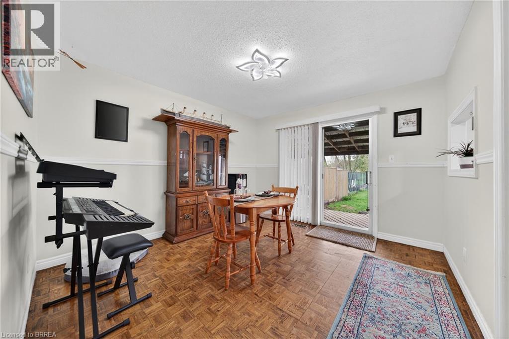 34 ENFIELD Crescent, Brantford, Ontario, N3P1B2 — Photo 8