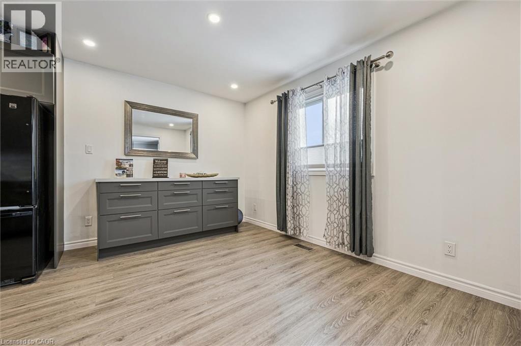 263 THE COUNTRY Way, Kitchener, Ontario, N2E2V6 — Photo 11