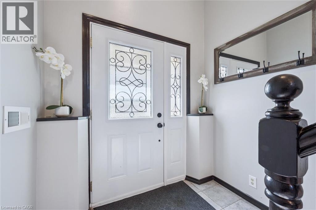 263 THE COUNTRY Way, Kitchener, Ontario, N2E2V6 — Photo 4