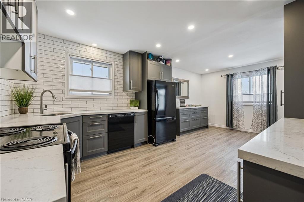 263 THE COUNTRY Way, Kitchener, Ontario, N2E2V6 — Photo 5