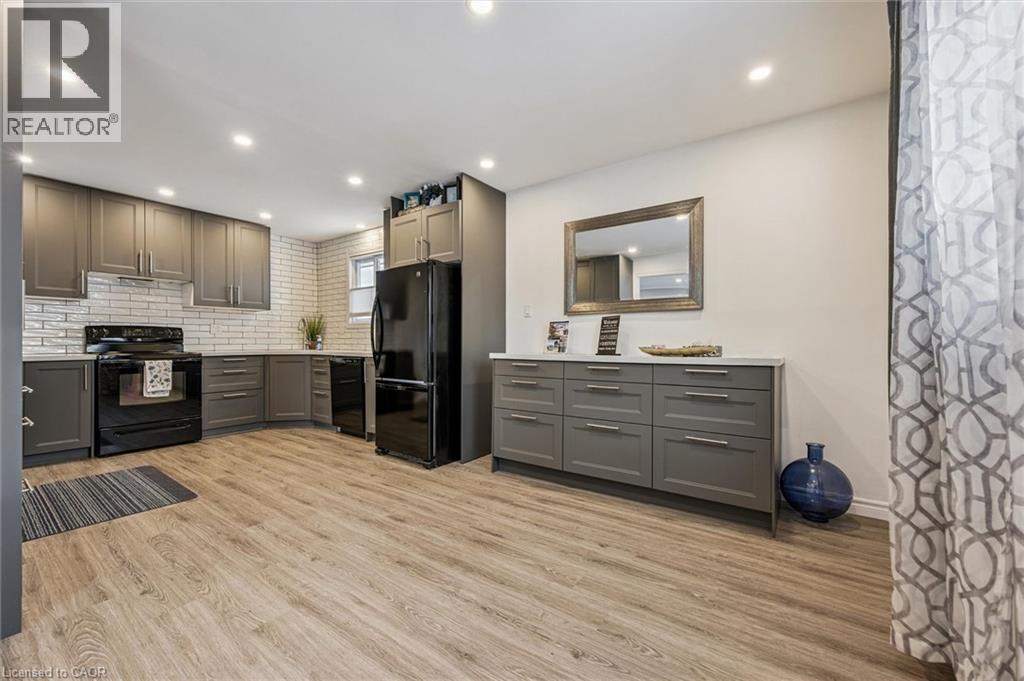 263 THE COUNTRY Way, Kitchener, Ontario, N2E2V6 — Photo 9