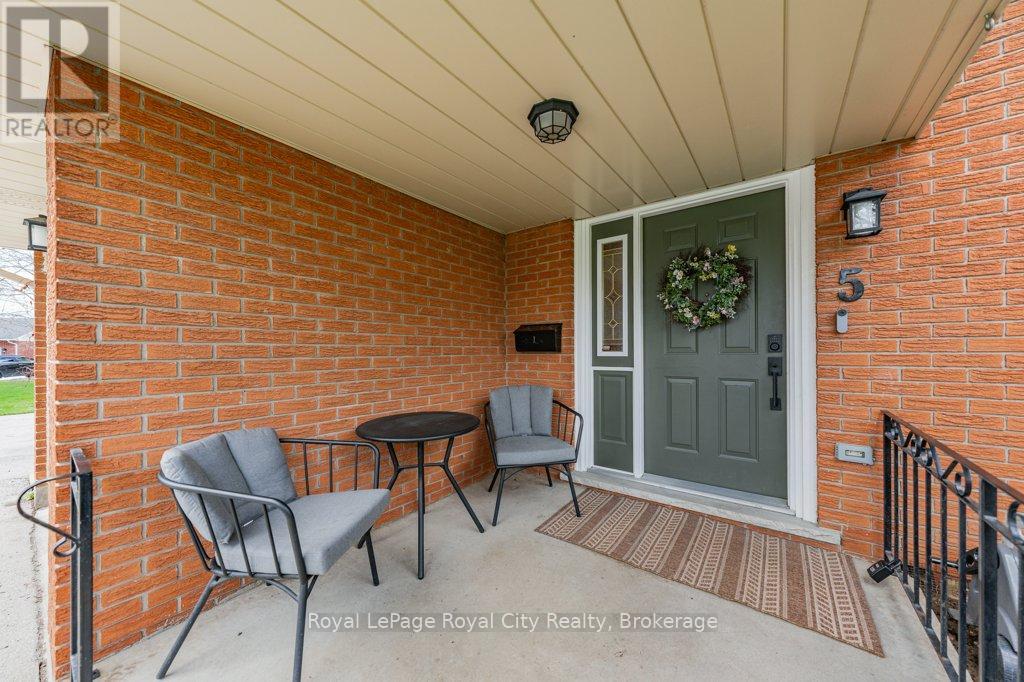 5 SKYE PLACE, Guelph (Dovercliffe Park/Old University), Ontario, N1G1M5 — Photo 2