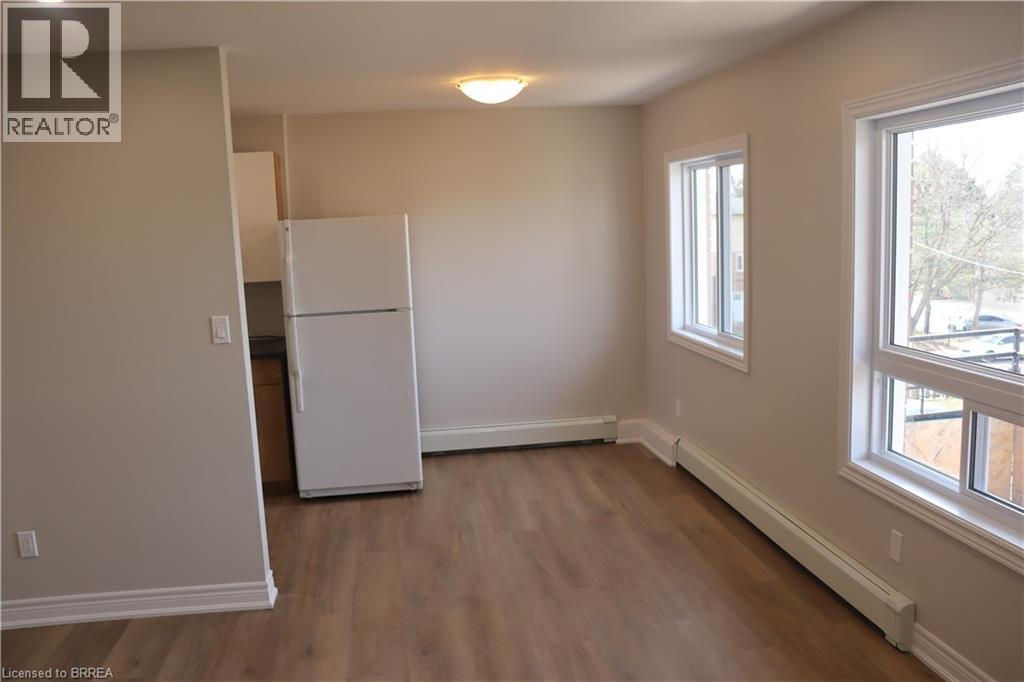 366 DARLING Street Unit# 2, Brantford, Ontario, N3S3Y5 — Photo 4
