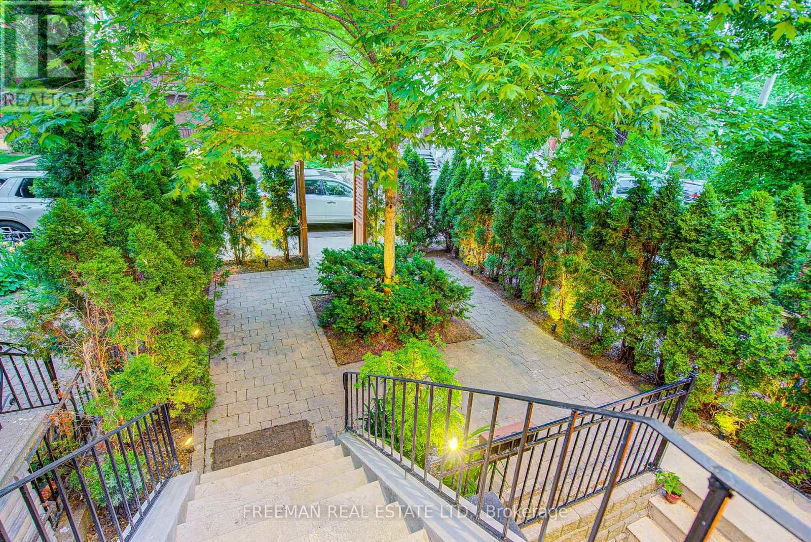 MAIN&2ND FLOOR - 916 MANNING AVENUE, Toronto (Annex), Ontario, M6G2X4 — Photo 2