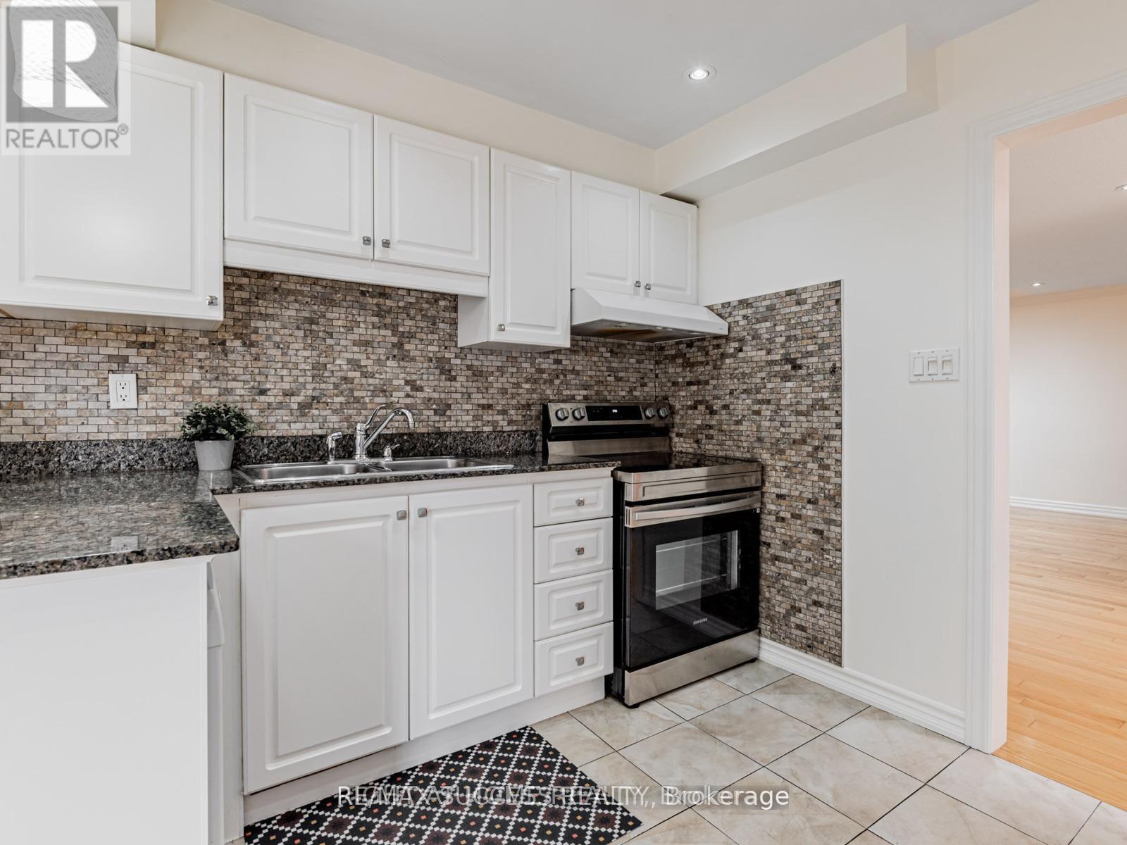 UPPER - 7 POINT O'WOODS DRIVE, Vaughan (Glen Shields), Ontario, L4K2E1 — Photo 10