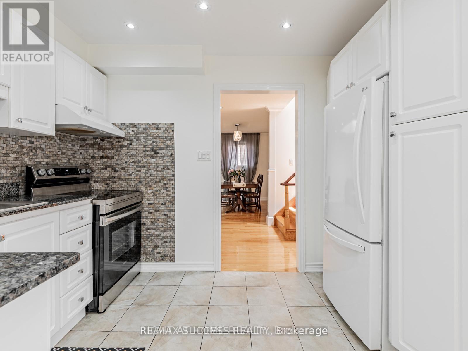 UPPER - 7 POINT O'WOODS DRIVE, Vaughan (Glen Shields), Ontario, L4K2E1 — Photo 11