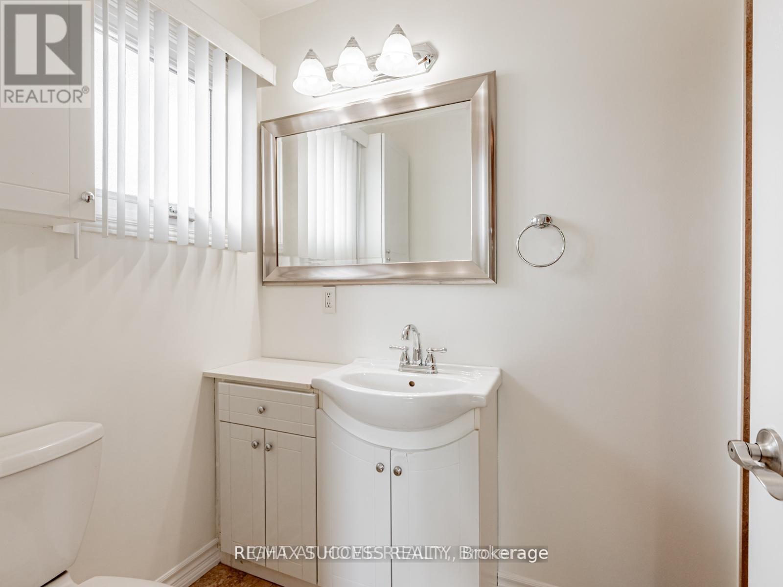 UPPER - 7 POINT O'WOODS DRIVE, Vaughan (Glen Shields), Ontario, L4K2E1 — Photo 15