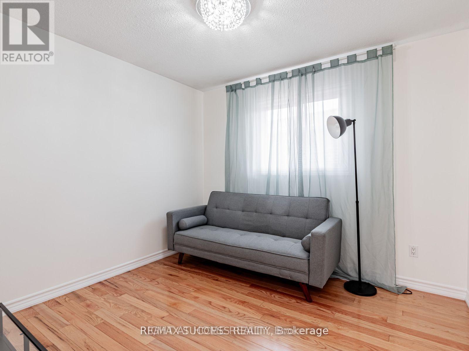 UPPER - 7 POINT O'WOODS DRIVE, Vaughan (Glen Shields), Ontario, L4K2E1 — Photo 17