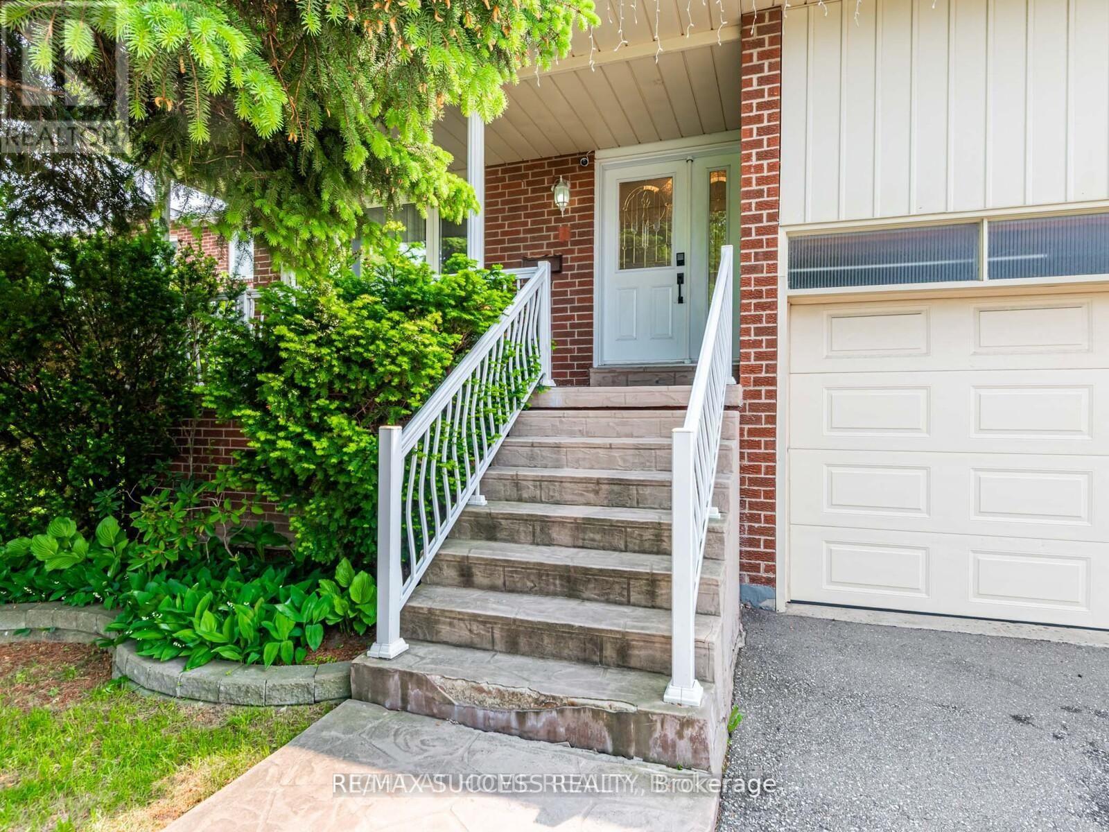 UPPER - 7 POINT O'WOODS DRIVE, Vaughan (Glen Shields), Ontario, L4K2E1 — Photo 3