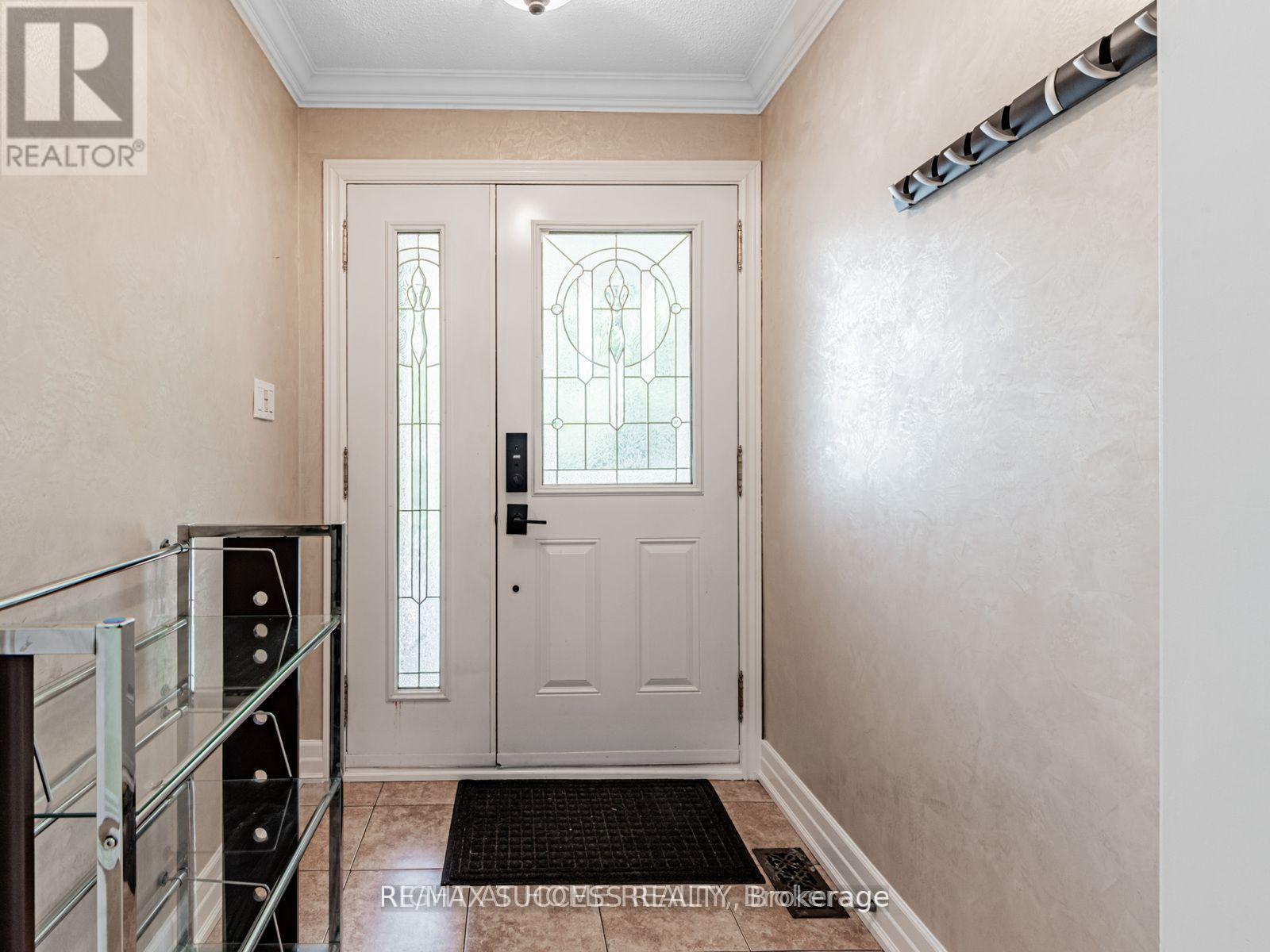 UPPER - 7 POINT O'WOODS DRIVE, Vaughan (Glen Shields), Ontario, L4K2E1 — Photo 4