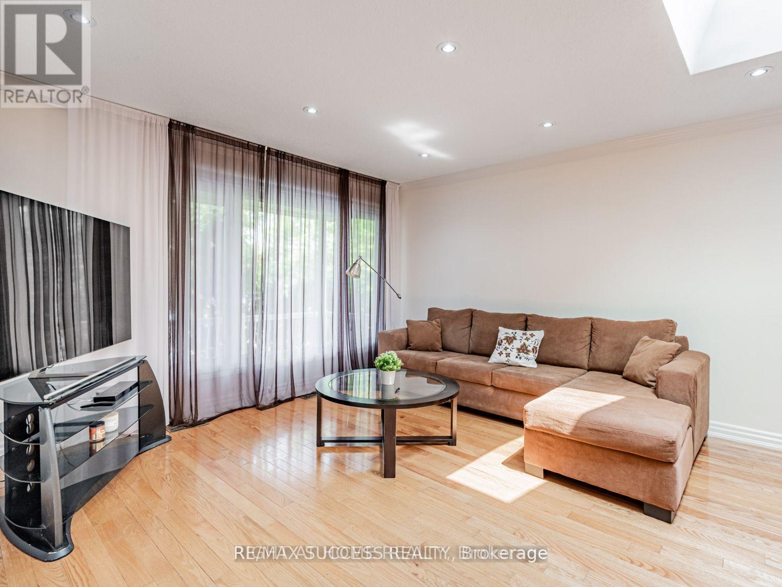 UPPER - 7 POINT O'WOODS DRIVE, Vaughan (Glen Shields), Ontario, L4K2E1 — Photo 5