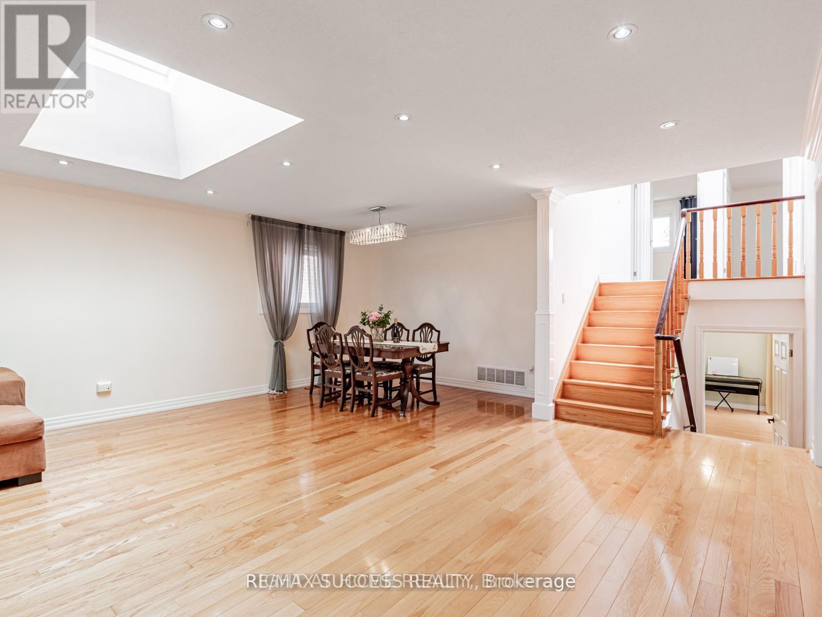 UPPER - 7 POINT O'WOODS DRIVE, Vaughan (Glen Shields), Ontario, L4K2E1 — Photo 6