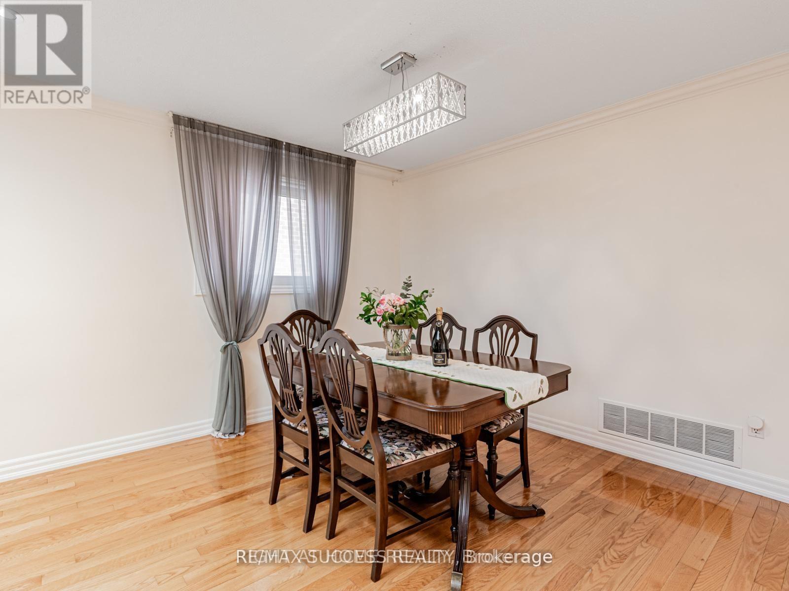 UPPER - 7 POINT O'WOODS DRIVE, Vaughan (Glen Shields), Ontario, L4K2E1 — Photo 7