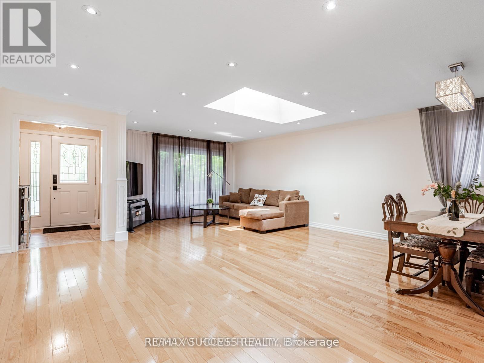 UPPER - 7 POINT O'WOODS DRIVE, Vaughan (Glen Shields), Ontario, L4K2E1 — Photo 8