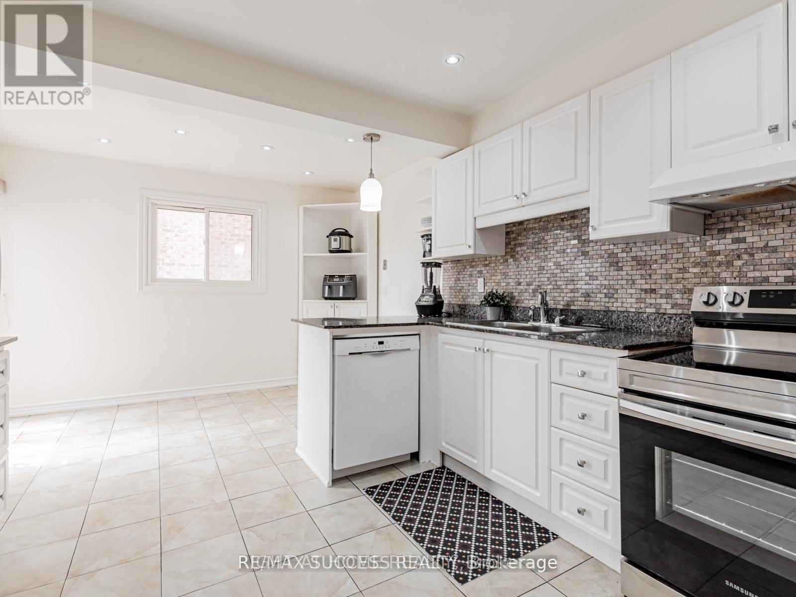 UPPER - 7 POINT O'WOODS DRIVE, Vaughan (Glen Shields), Ontario, L4K2E1 — Photo 9