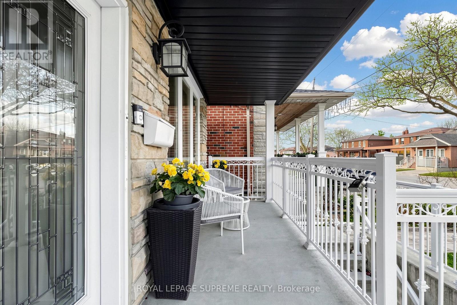 46 CHISWICK AVENUE, Toronto (Brookhaven-Amesbury), Ontario, M6M4T9 — Photo 3
