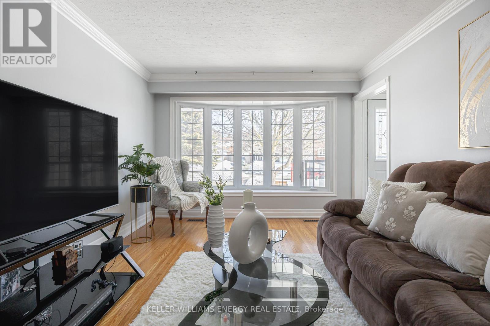 70 ORIOLE COURT, Oshawa (Donevan), Ontario, L1H6Y5 — Photo 4