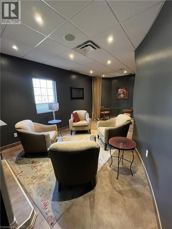 370 UNIVERSITY Avenue E Unit# 105B, Waterloo, Ontario, N2K3N2 — Photo 3