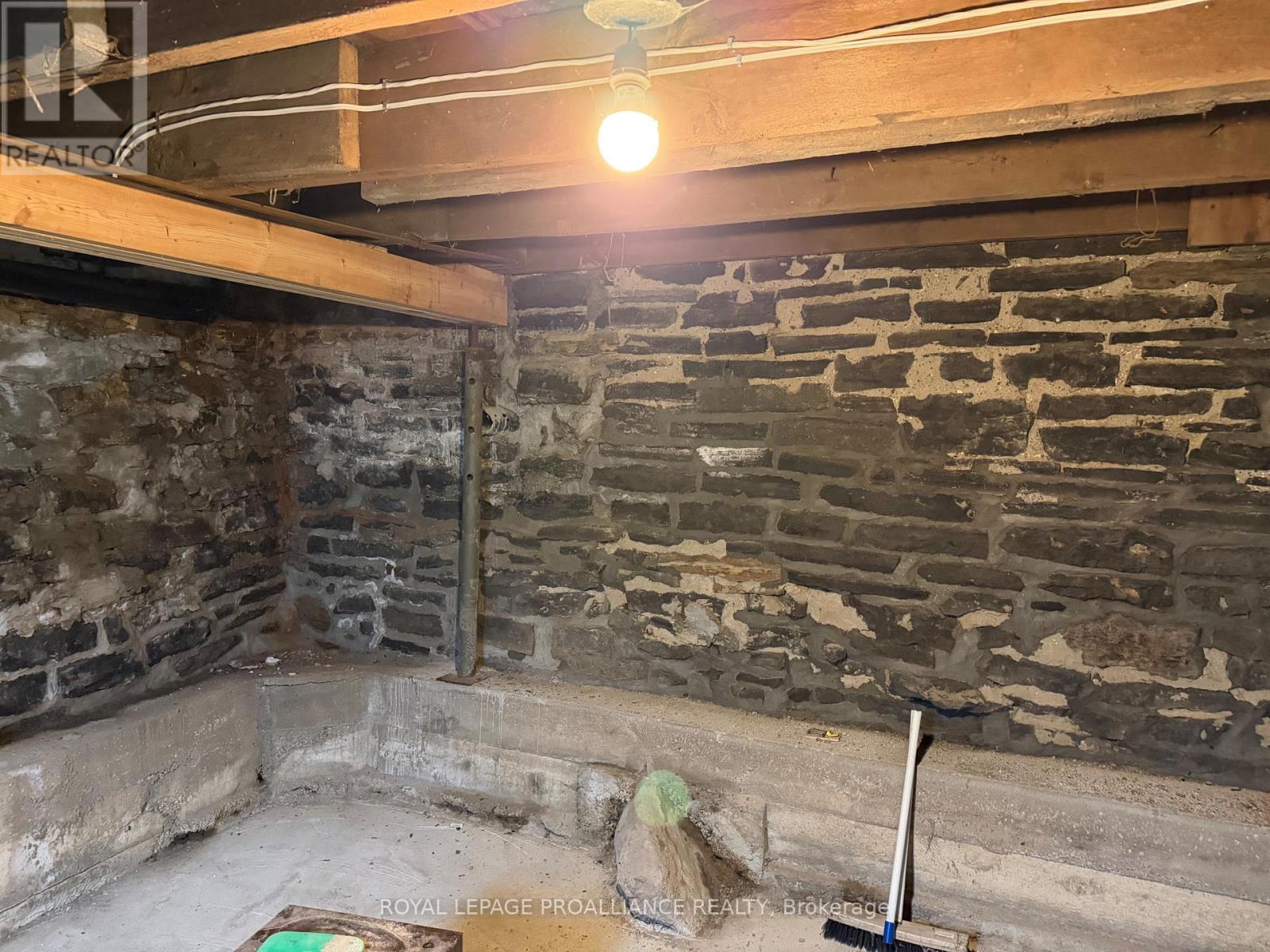 125 JAMES STREET W, Brockville, Ontario, K6V4A3 — Photo 34