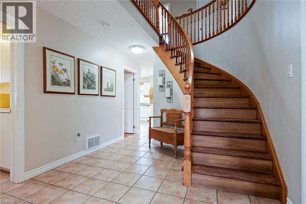 128 EBY Crescent, New Hamburg, Ontario, N3A1Z2 — Photo 4