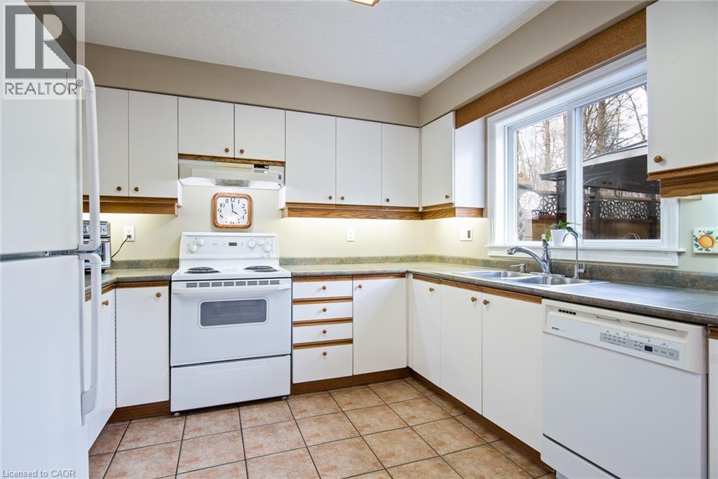 128 EBY Crescent, New Hamburg, Ontario, N3A1Z2 — Photo 9