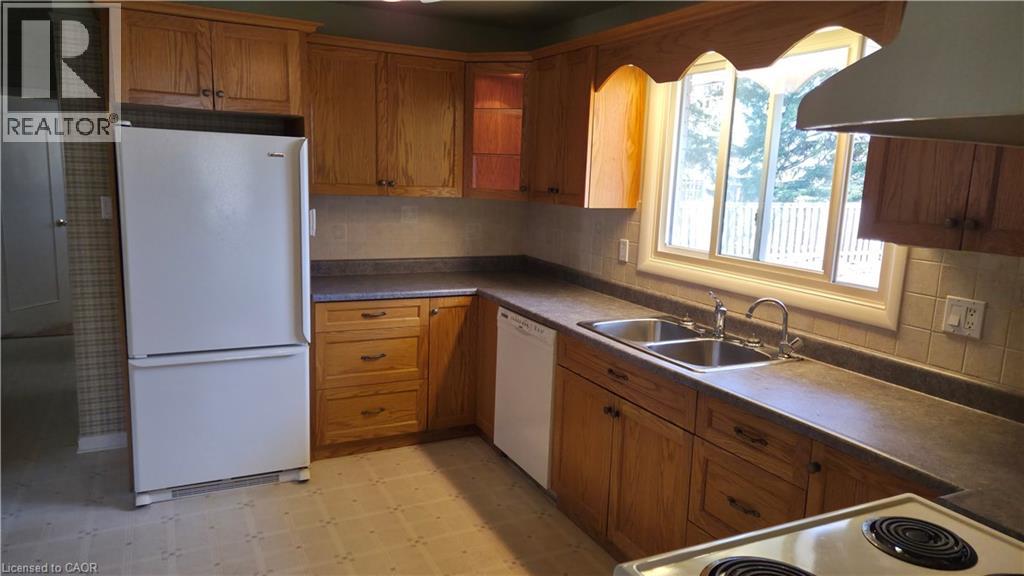 35 BRADLEY Drive, Kitchener, Ontario, N2A1K3 — Photo 4