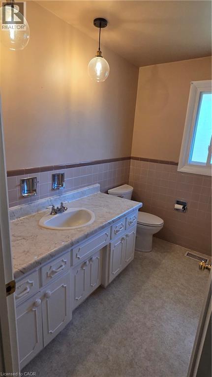 35 BRADLEY Drive, Kitchener, Ontario, N2A1K3 — Photo 5