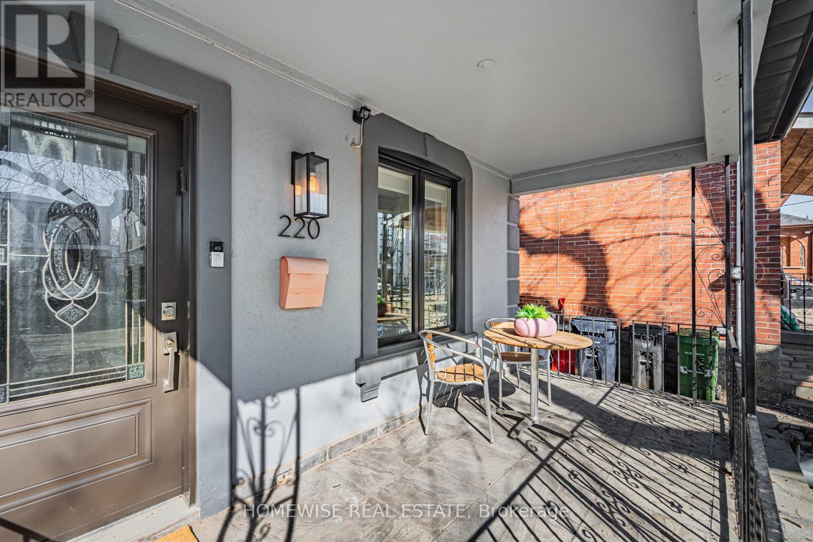 220 ROBINA AVENUE, Toronto (Oakwood Village), Ontario, M6C3Z1 — Photo 2