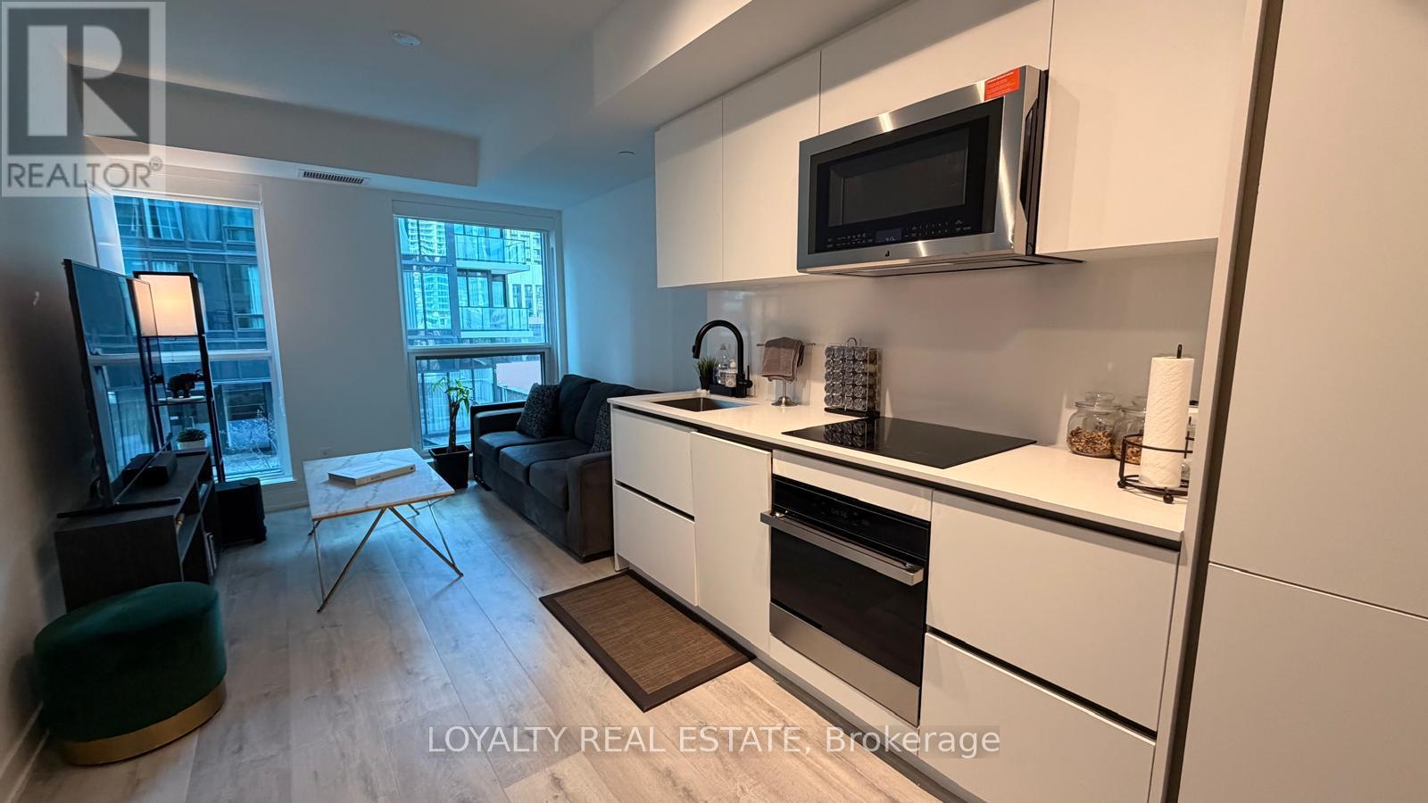 805 - 327 KING STREET W, Toronto (Waterfront Communities), Ontario, M5V1J5 — Photo 3