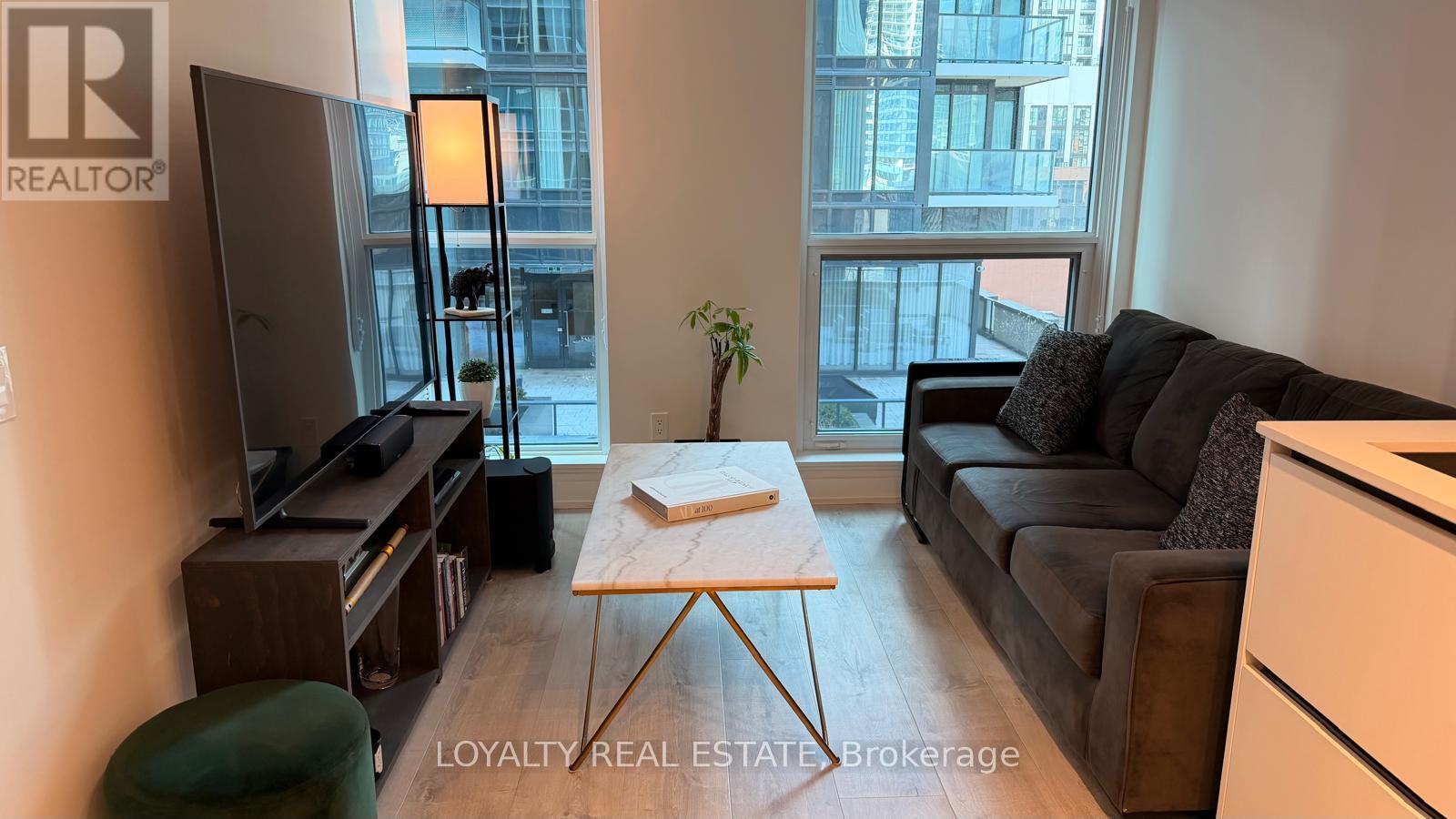 805 - 327 KING STREET W, Toronto (Waterfront Communities), Ontario, M5V1J5 — Photo 8