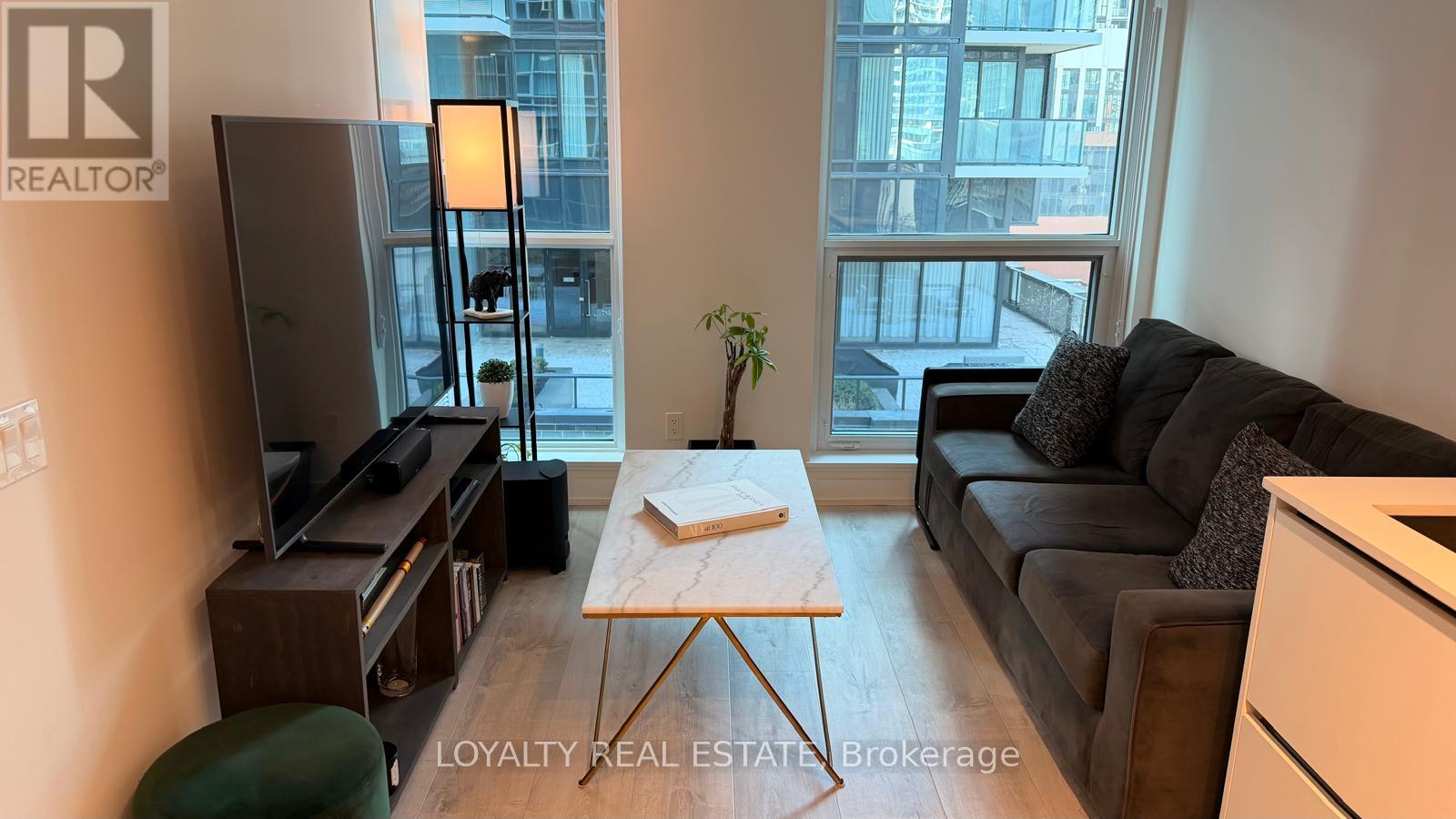 805 - 327 KING STREET W, Toronto (Waterfront Communities), Ontario, M5V1J5 — Photo 9