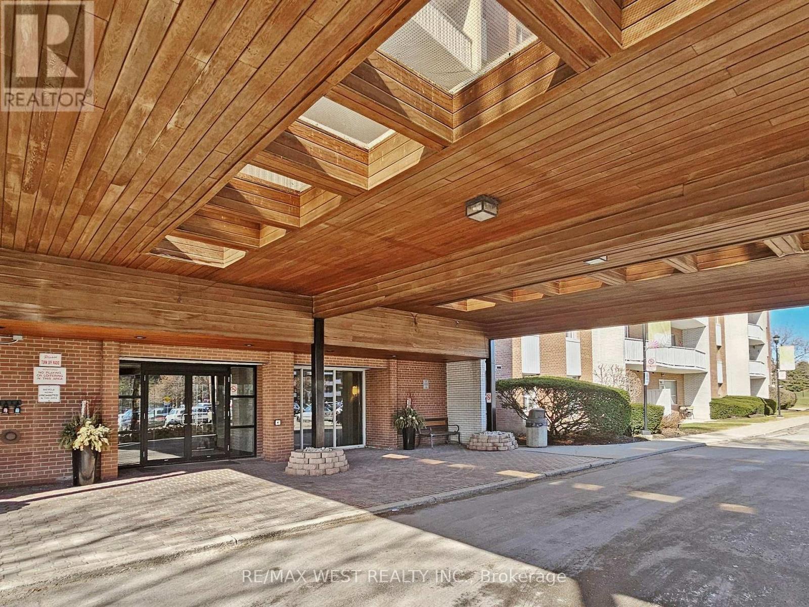 310 - 1660 BLOOR STREET, Mississauga (Applewood), Ontario, L4X1R9 — Photo 2