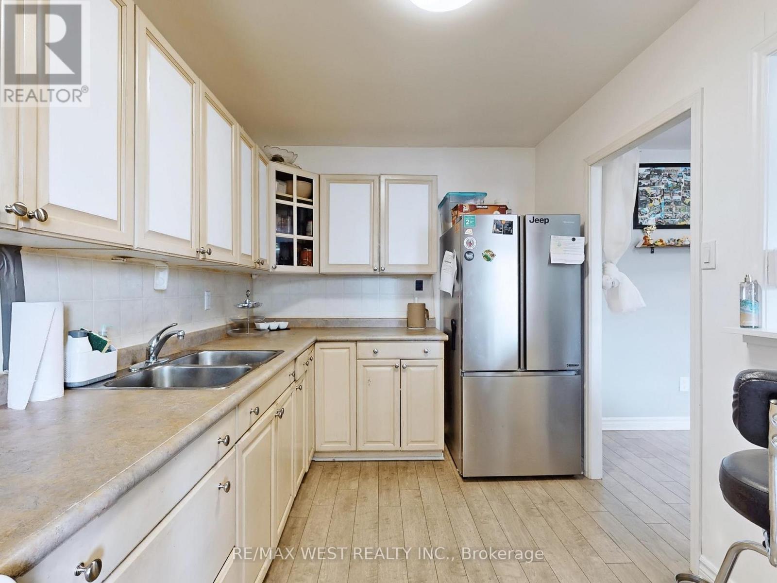 310 - 1660 BLOOR STREET, Mississauga (Applewood), Ontario, L4X1R9 — Photo 6