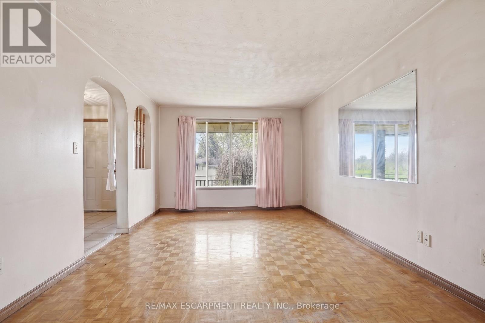 60 REXFORD DRIVE, Hamilton (Randall), Ontario, L8W2L9 — Photo 3