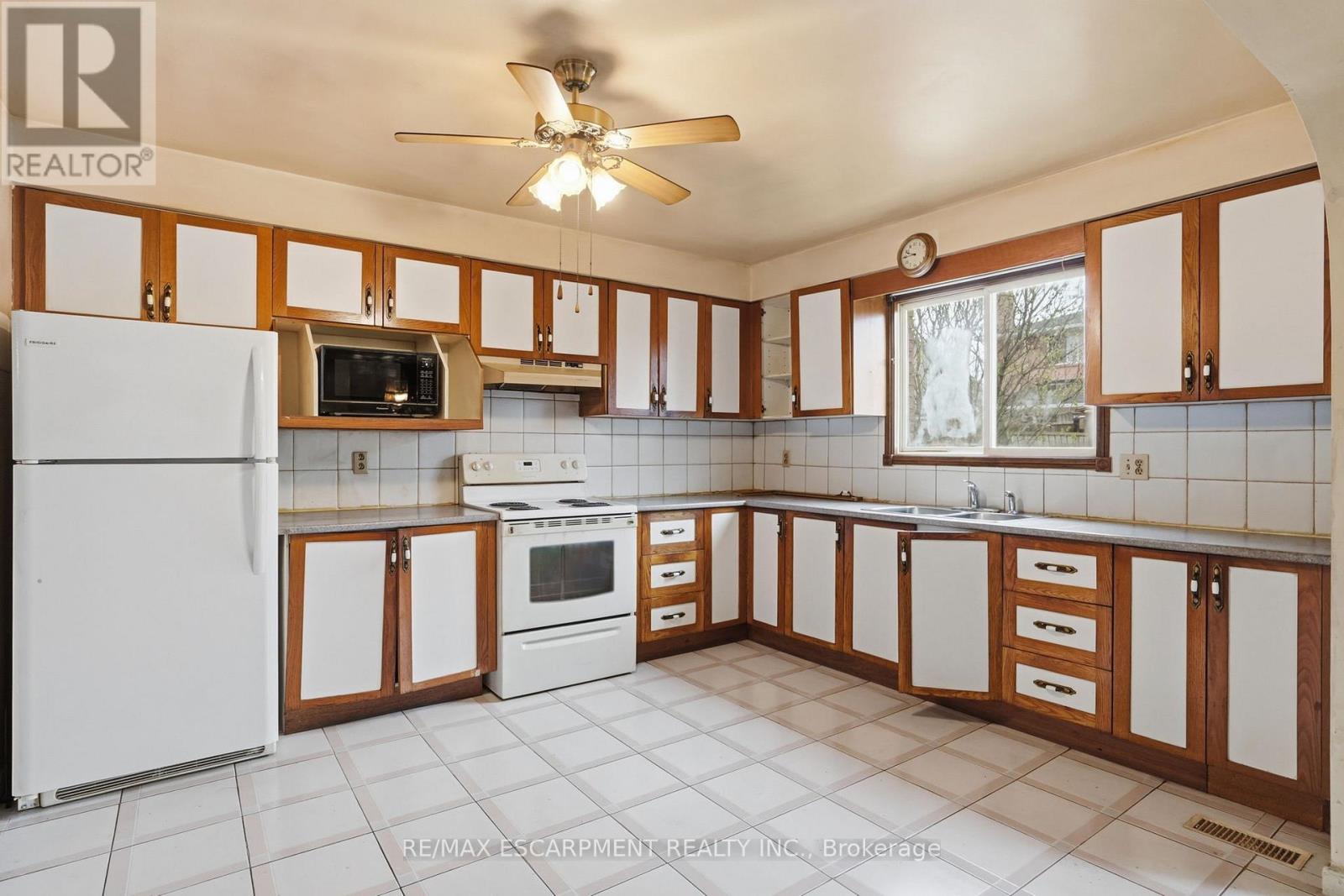 60 REXFORD DRIVE, Hamilton (Randall), Ontario, L8W2L9 — Photo 6