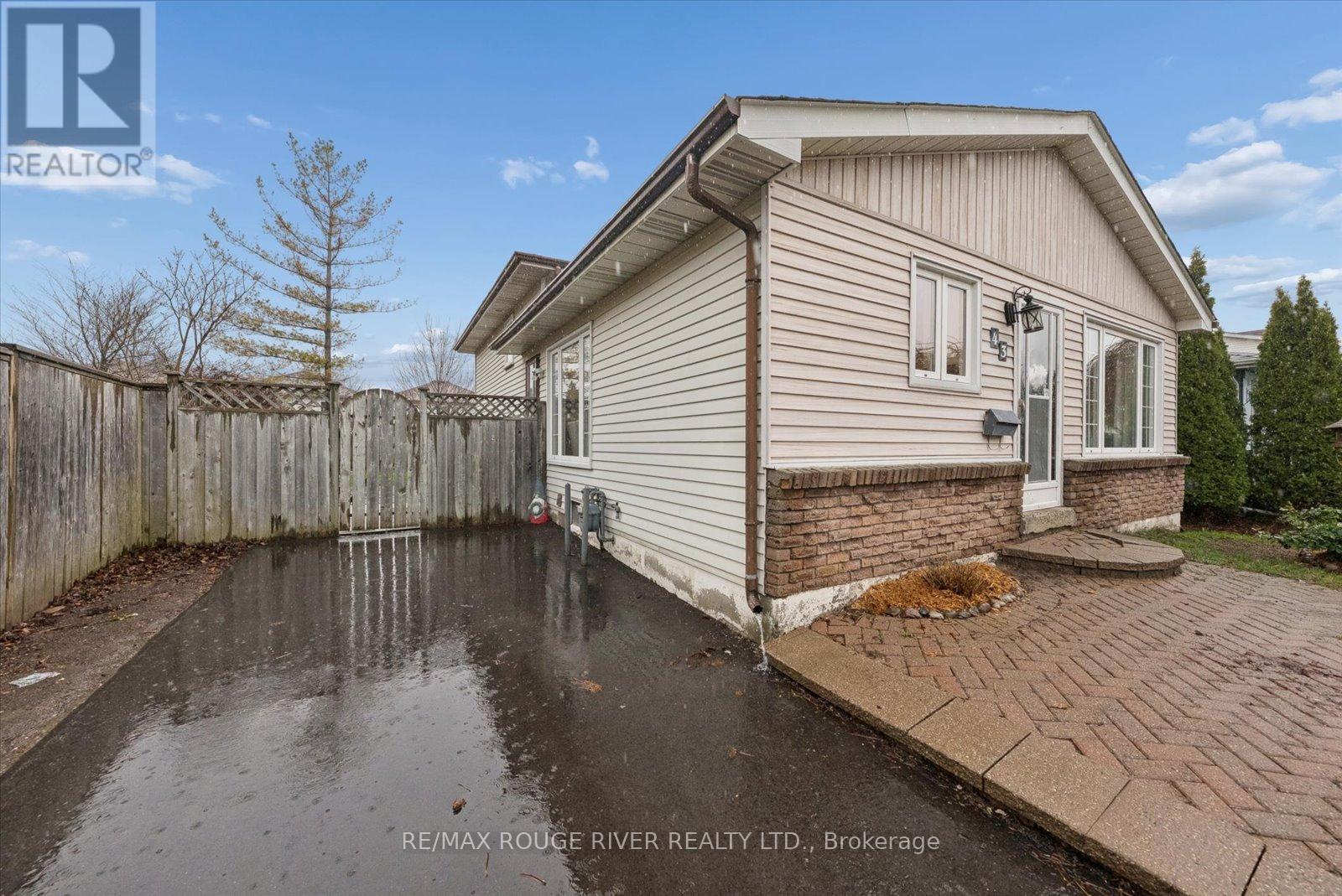 43 ORMOND DRIVE, Oshawa (Samac), Ontario, L1G7E3 — Photo 2