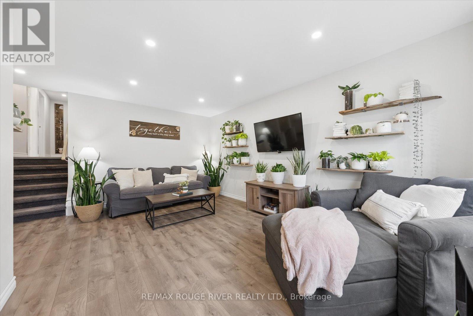 43 ORMOND DRIVE, Oshawa (Samac), Ontario, L1G7E3 — Photo 3