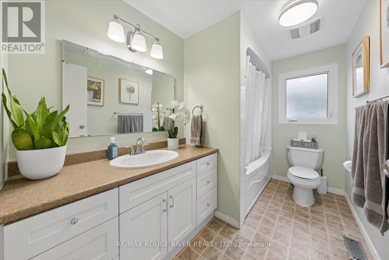 43 ORMOND DRIVE, Oshawa (Samac), Ontario, L1G7E3 — Photo 9