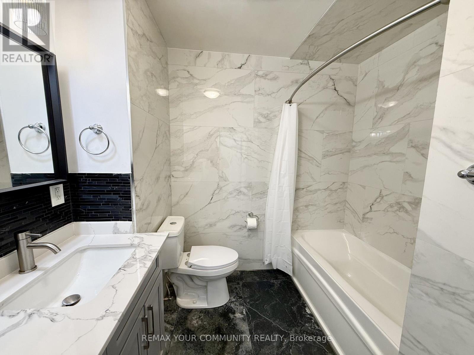 UPPER - 17 REGATTA CRESCENT, Toronto (Newtonbrook West), Ontario, M2R2X7 — Photo 13