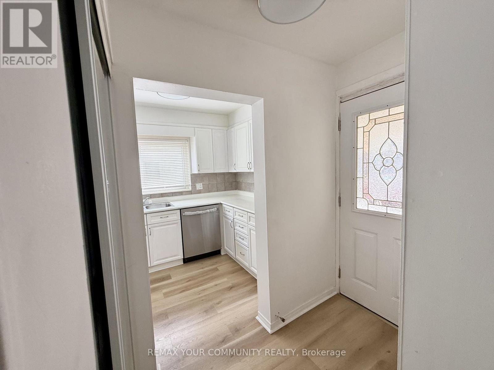 UPPER - 17 REGATTA CRESCENT, Toronto (Newtonbrook West), Ontario, M2R2X7 — Photo 2