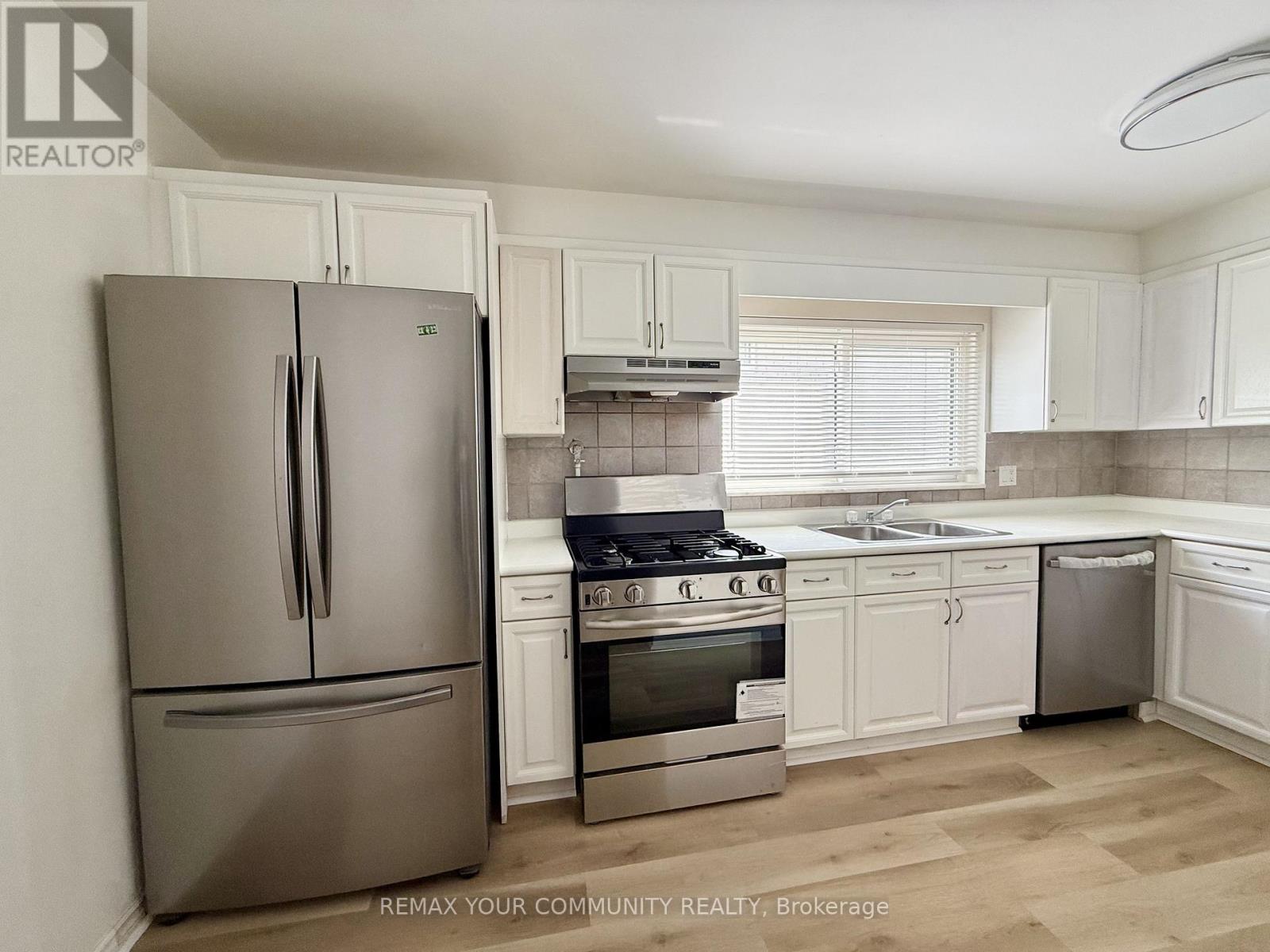 UPPER - 17 REGATTA CRESCENT, Toronto (Newtonbrook West), Ontario, M2R2X7 — Photo 4